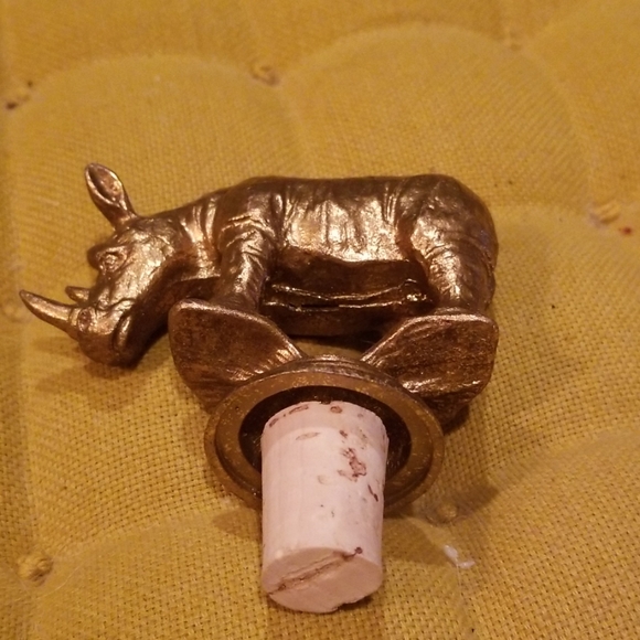🔶  4/$25!!Earthbound trading metal rhino wine stopper - Picture 2 of 2